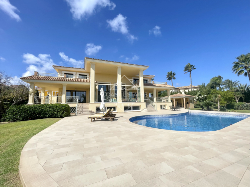 Beeindruckende Villa mit unglaublicher Aussicht in der G-Zone von Sotogrande Alto zu verkaufen