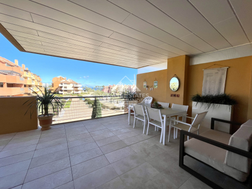 Se vende apartamento de dos dormitorios en el complejo residencial más cotizado "Ribera del Marlin" en la Marina de Sotogrande