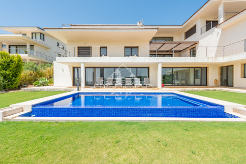 Luxury villa with 6 bedrooms and stunning views in La Reserva de Sotogrande