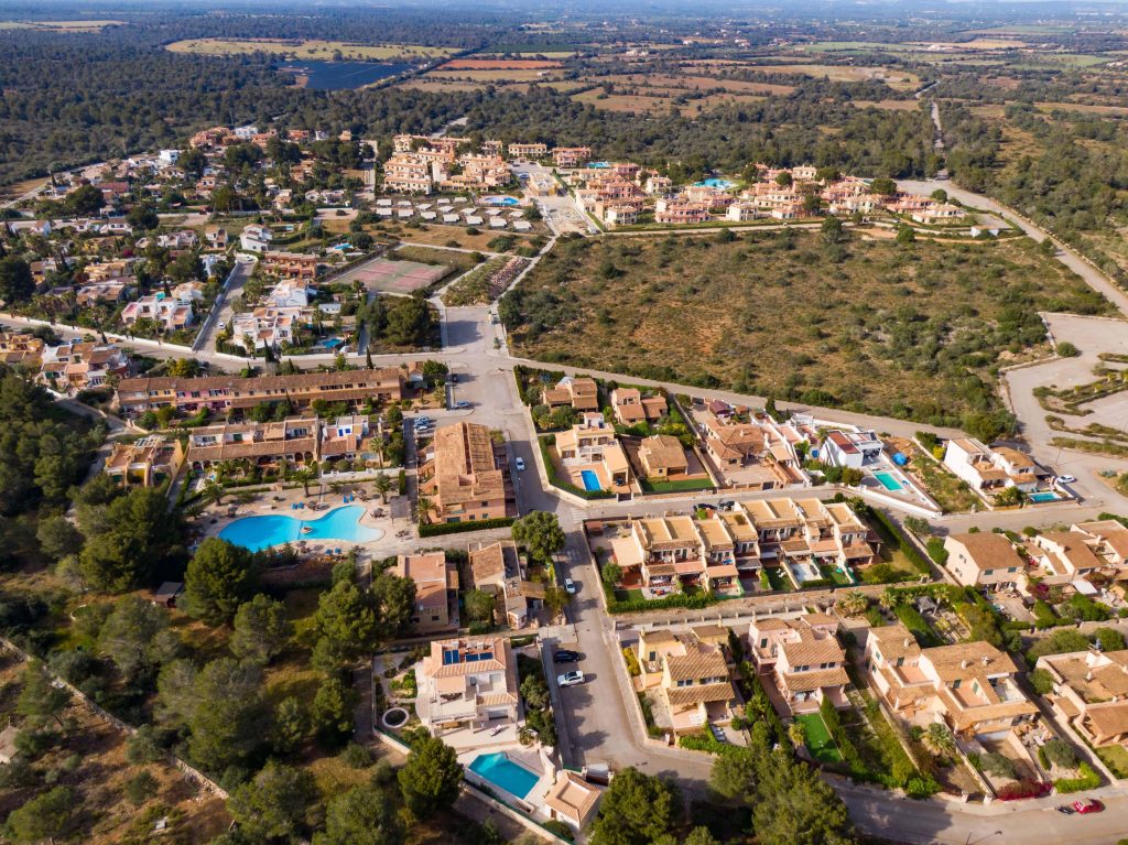 Aerial view of residential villas and luxury properties in Sotogrande, showcasing the upscale real estate market and green surroundings.