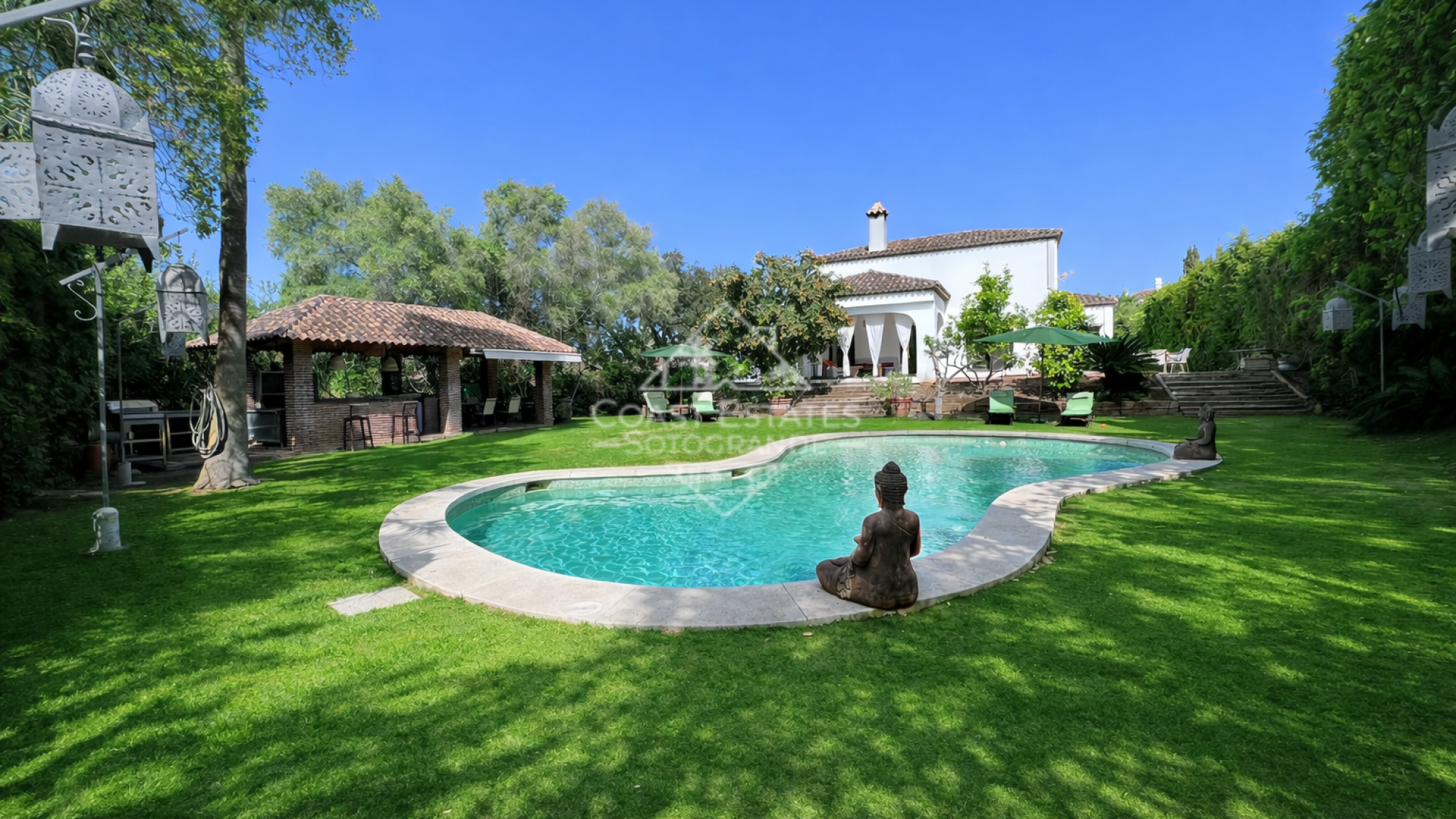 Villa familiar de 5 dormitorios en la Zona B de Sotogrande Costa disponible para alquileres a corto plazo