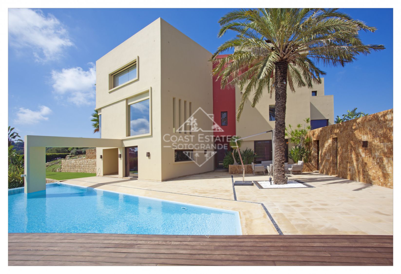 Zeitgenössische Villa im mexikanischen Stil in La Reserva Sotogrande zu verkaufen