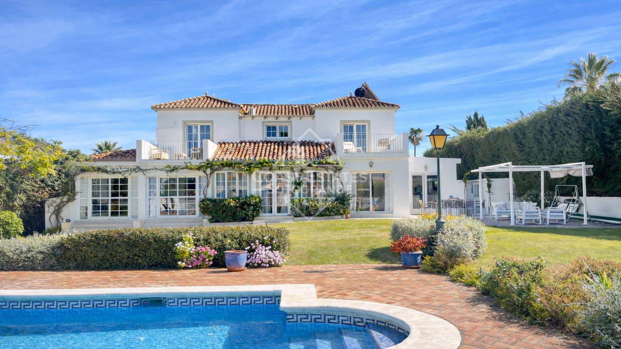 Encantadora villa familiar moderna en la Zona B de Sotogrande disponible para alquileres de verano