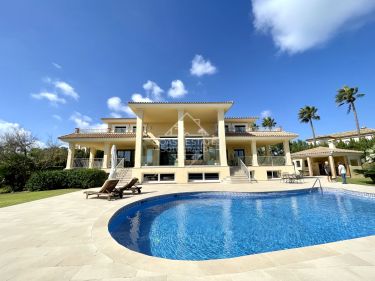 Impresionante villa con increíbles vistas en la Zona G de Sotogrande Alto en venta