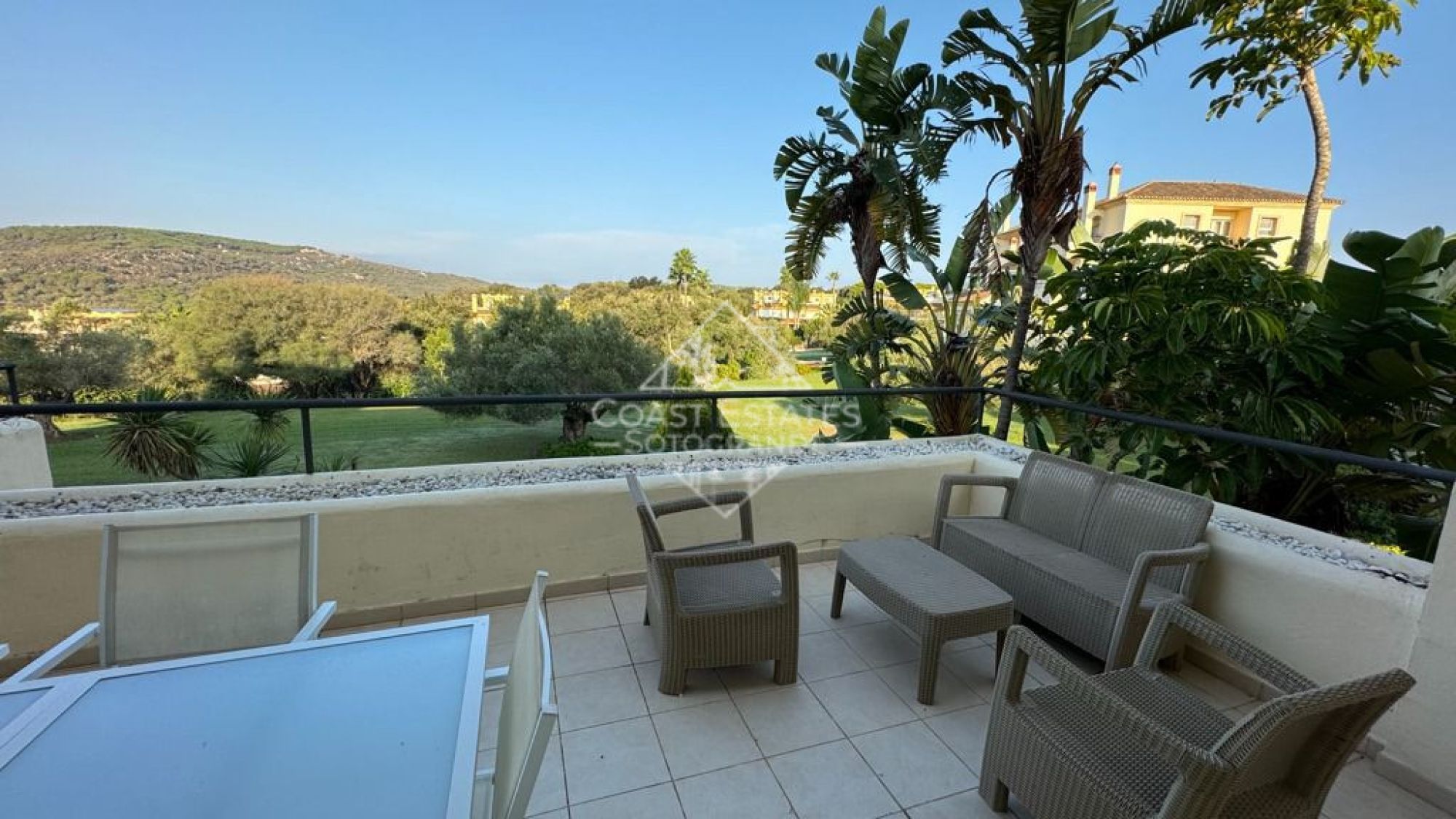 Geräumige Wohnung in den Mansions des San Roque Club mit Blick auf den Golfplatz