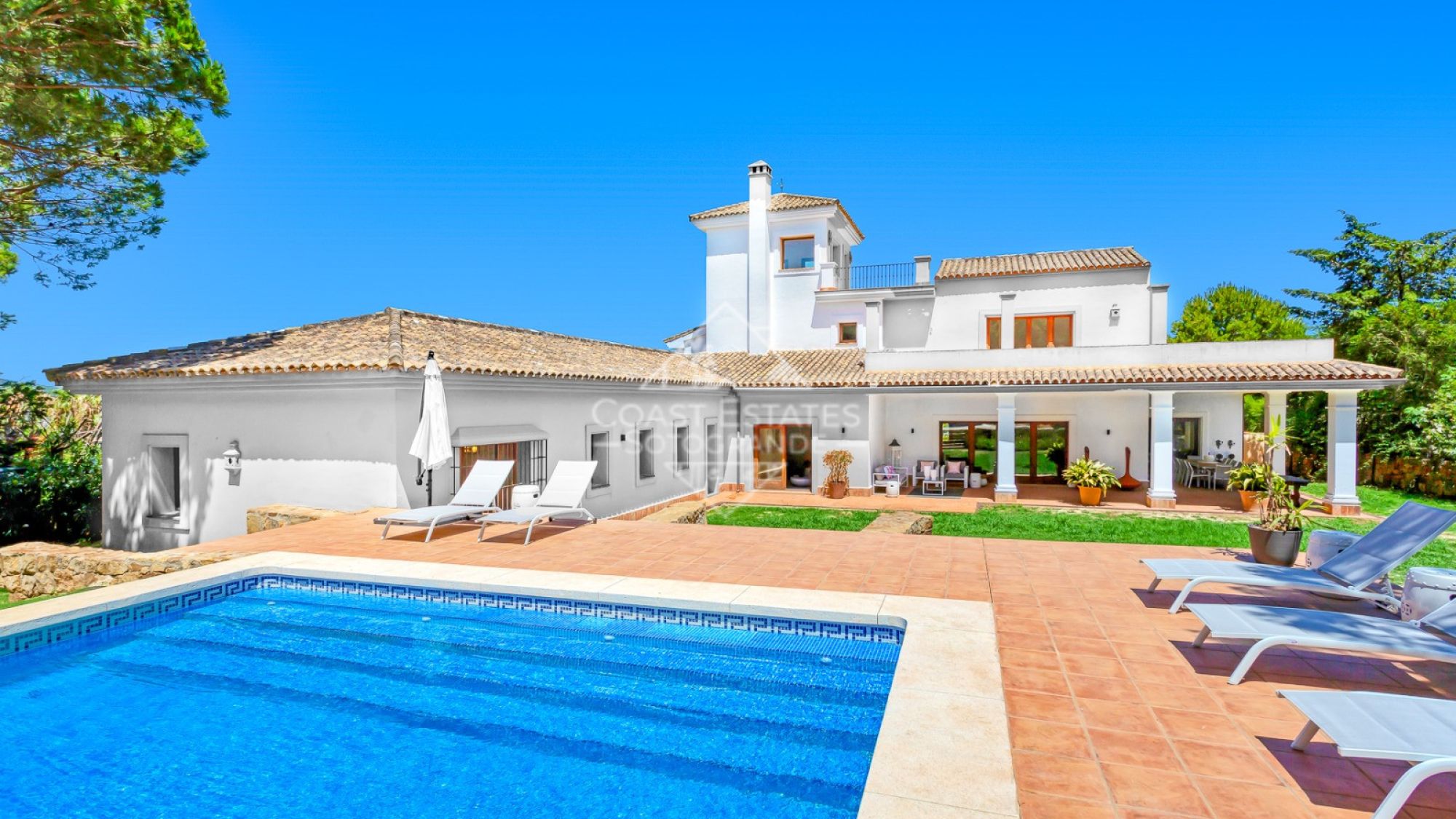 Moderne Villa mit atemberaubender Aussicht in der Nähe des SO Hotels in Sotogrande Alto