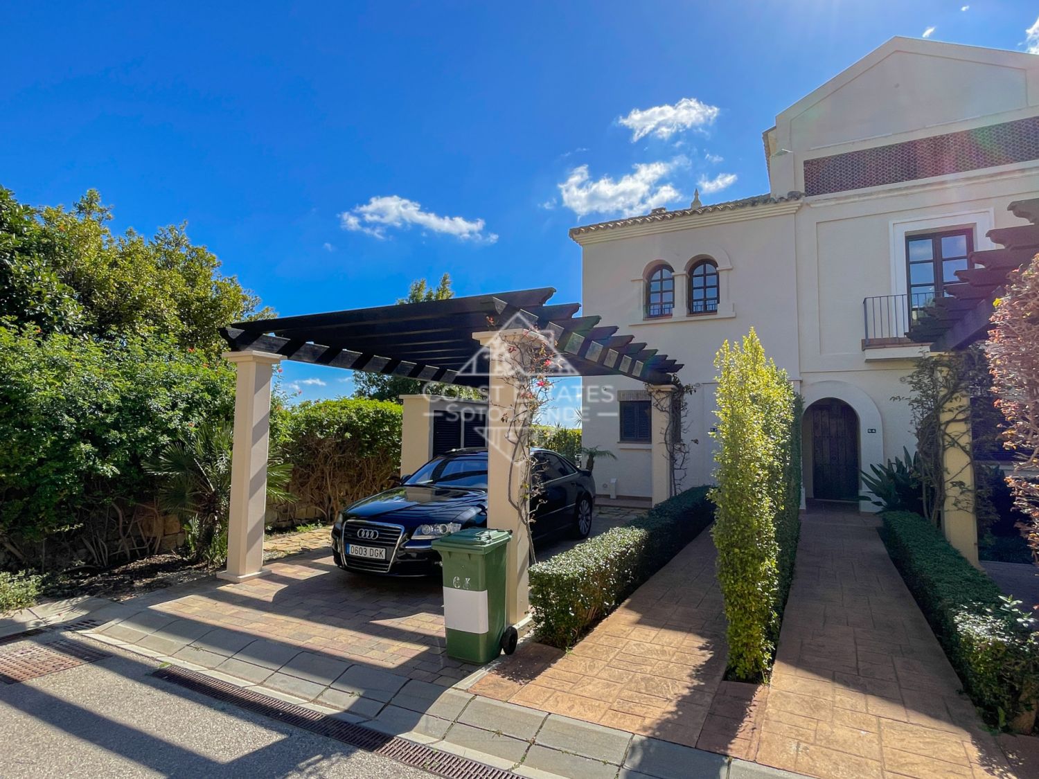 Geräumiges Stadthaus in Los Cortijos de La Reserva zu verkaufen