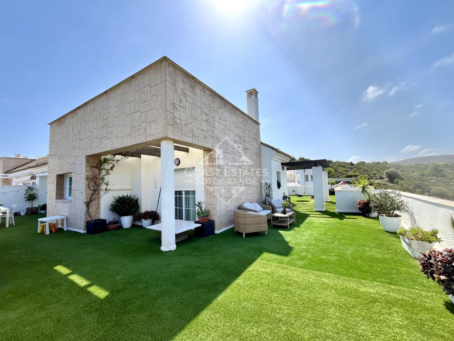 Modernes Penthouse mit drei Schlafzimmern und Meerblick in Las Terrazas Alcaidesa zu verkaufen