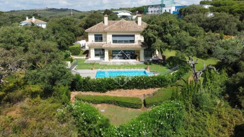 Villa ubicada en una de las zonas más privilegiadas y seguras - Los Altos de Valderrama en venta
