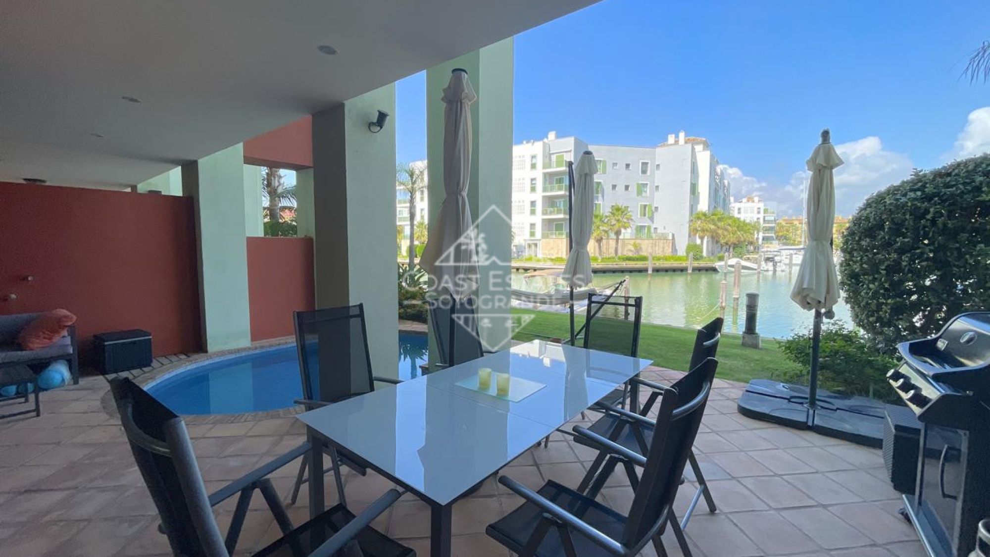 Apartamento-Dúplex con piscina privada en el Puerto Deportivo de Sotogrande para alquiler de corta temporada