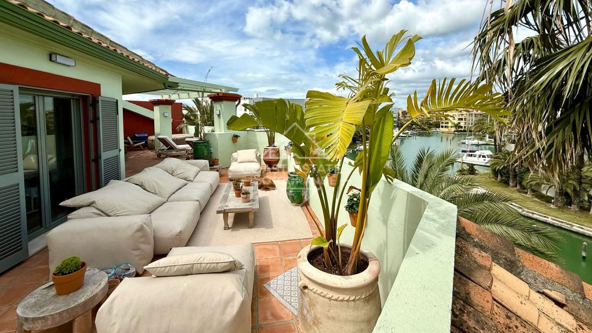 Moderno ático dúplex de 4 dormitorios en Isla Tortuga en la Marina de Sotogrande