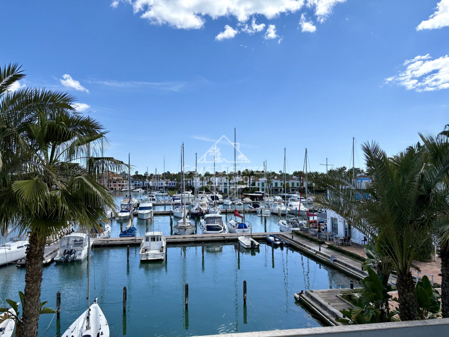 Spacious three bedroom apartment with a communal swimming pool in the Marina of Sotogrande