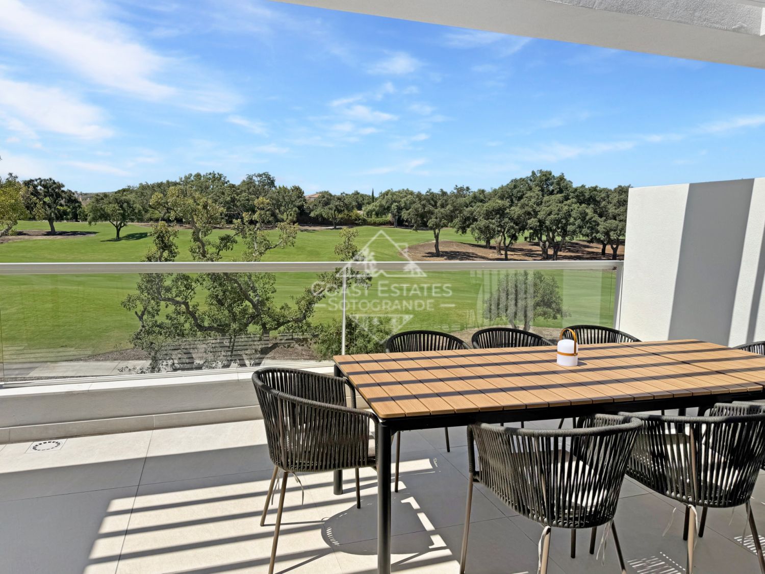 Ático de lujo con vistas panorámicas al golf y al mar en San Roque Club