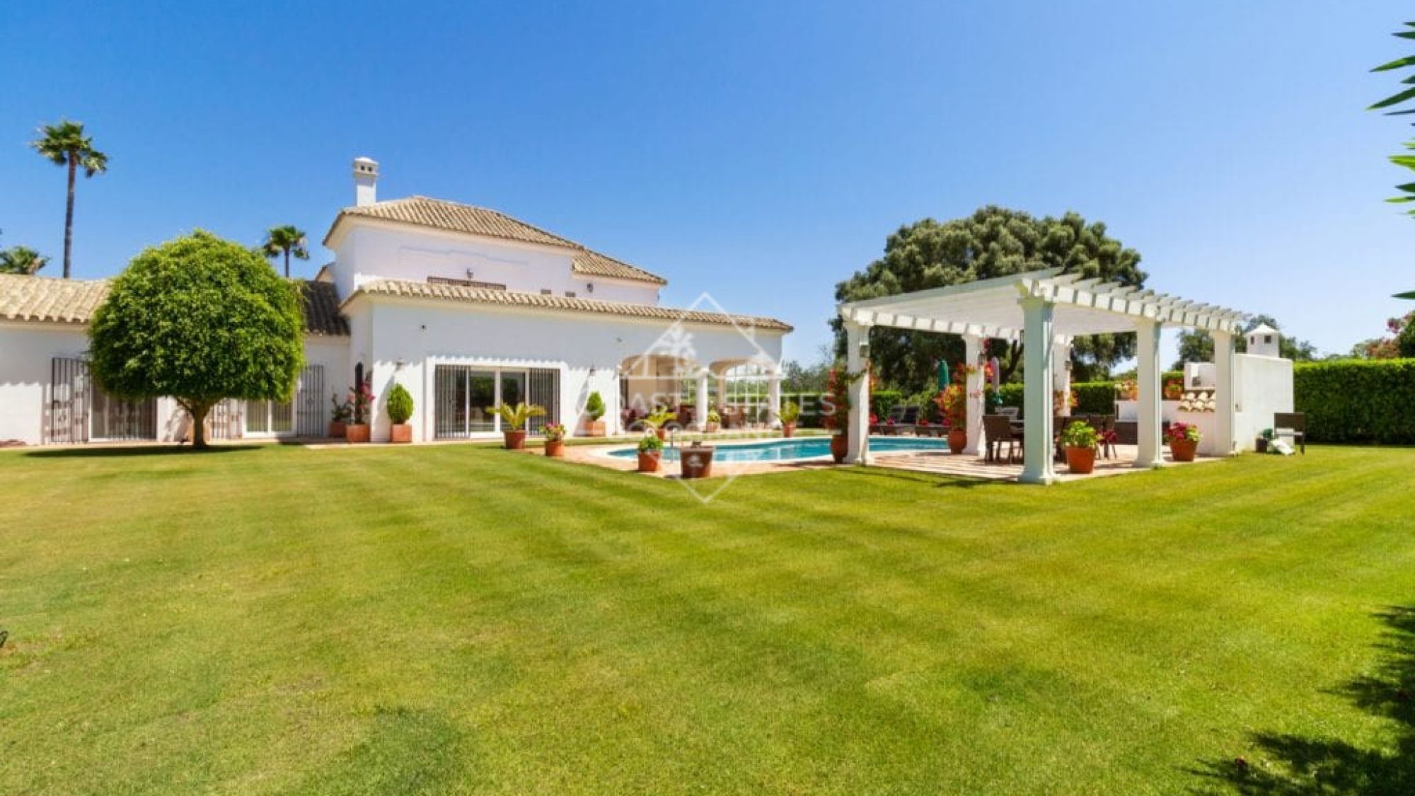 Andalusian style Villa for Sale in Sotogrande Alto