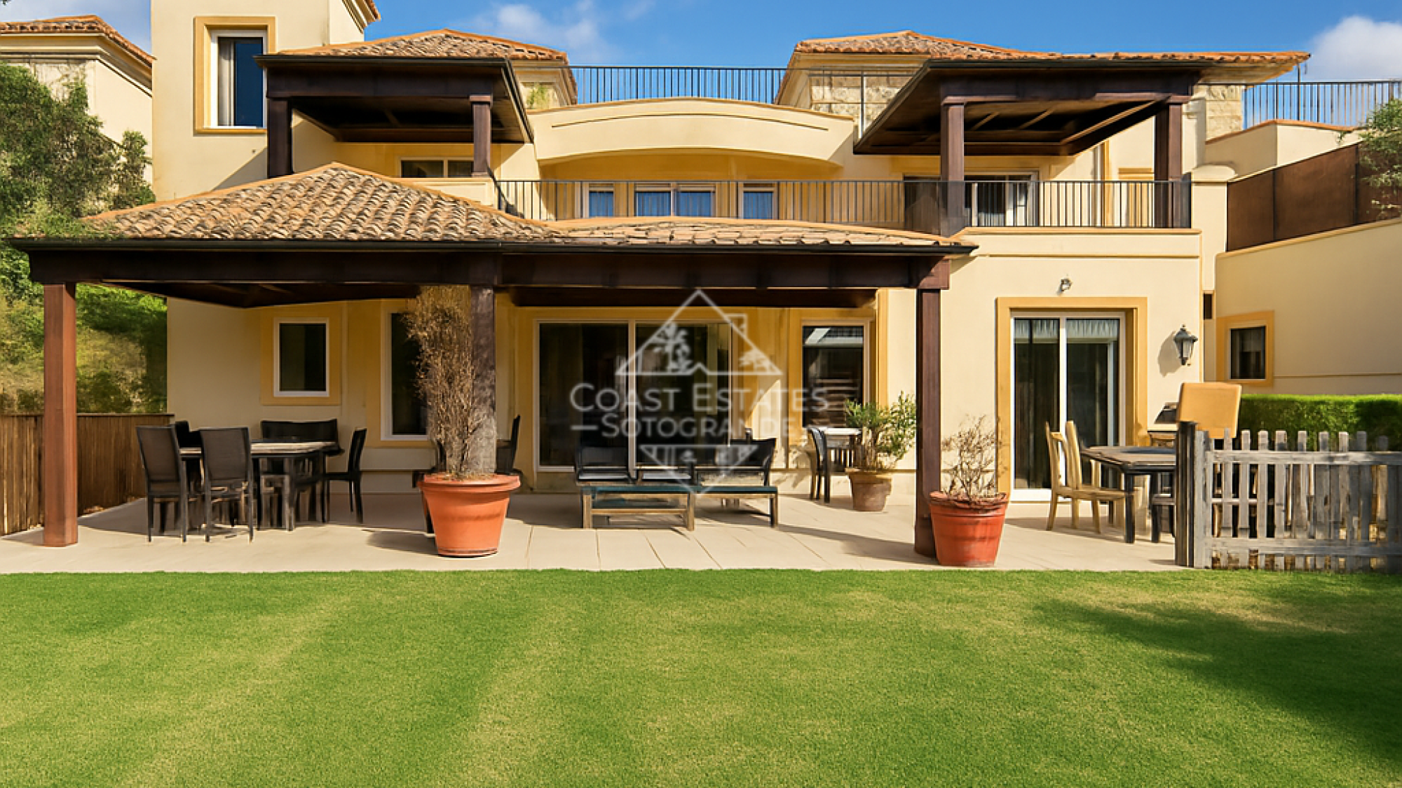 Spacious Ground-Floor Apartment with Private Garden and Frontline Golf Views in San Roque Club
