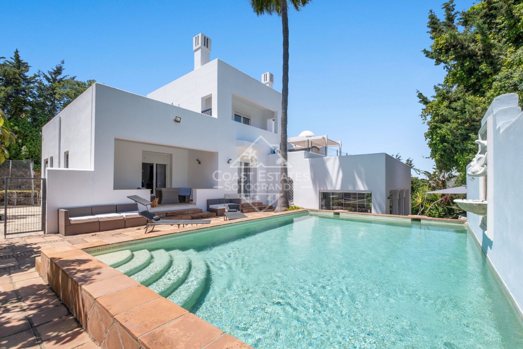 Contemporary Family Villa in Sotogrande Costa B-Zone with Separate Guest Accommodation