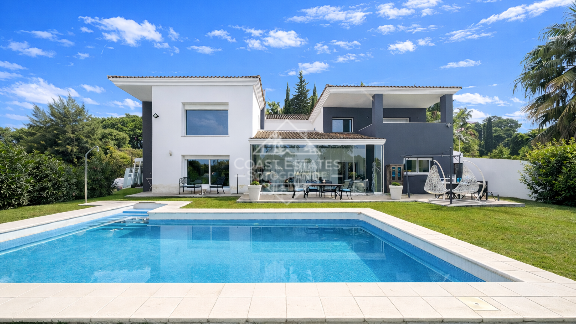 Spacious family villa in F-Zone of Sotogrande Alto available for summer rental