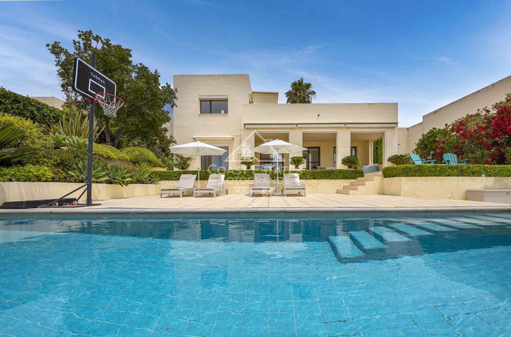 EXCEPTIONAL CONTEMPORARY VILLA WITH GUEST HOUSE IN LAS CIMAS I, SOTOGRANDE ALTO