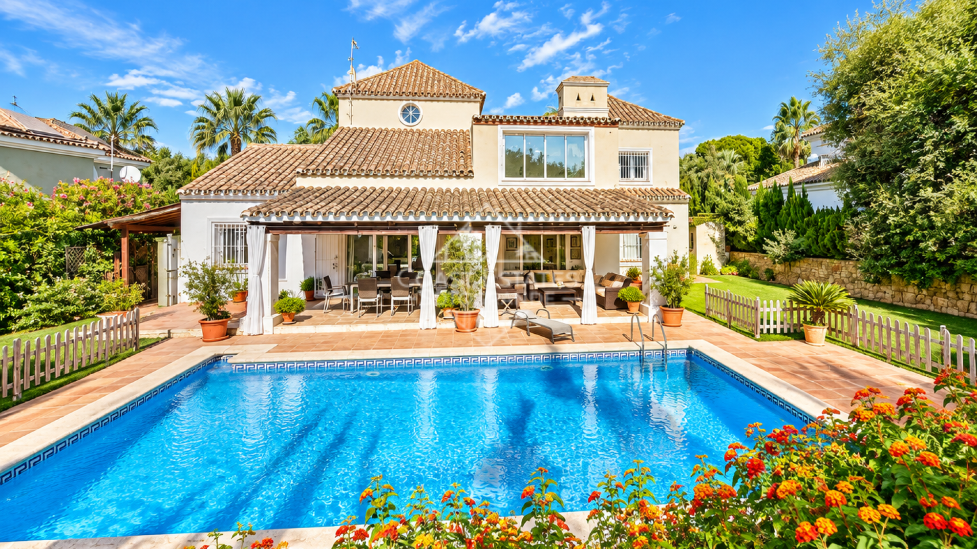 Charming Family Villa with Garden and Pool in Sotogrande Costa