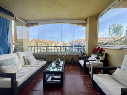 South-east facing apartment in the Marina of Sotogrande with communal pool for holiday rentals 