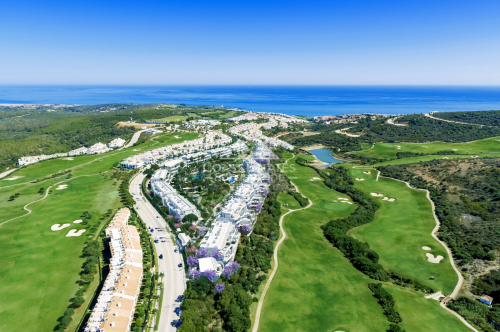 New-built ground floor apartment next to the Alcaidesa Golf Club with fantastic sea views