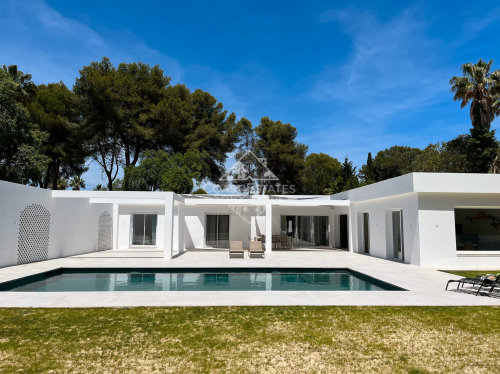 New built 5 bedroom villa for sale in a quiet street in the A zone in Sotogrande Costa