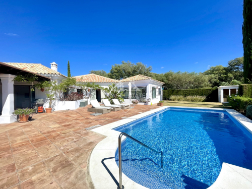 Modern completely renovated villa with 6,5 bedrooms in D-Zone of Sotogrande for summer rental