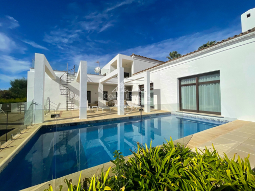 Modern-style family villa in the F-Zone of Sotogrande Alto for sale