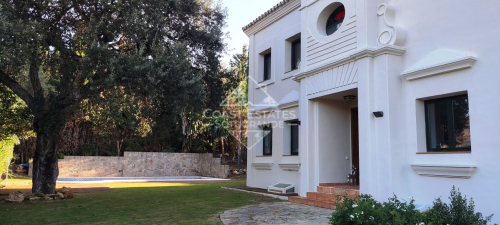 Spacious Semi detached house in the urbanization of Sotogolf available for sale
